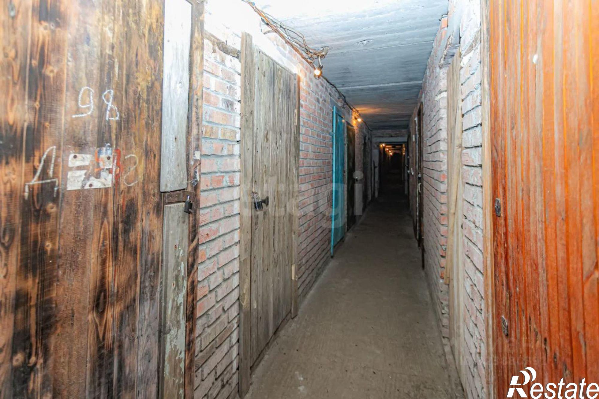 Купить гараж, место в паркинге за 70 000 рублей на Промышленная улица, 3