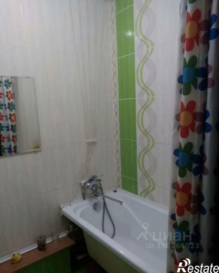 2-комн квартира Радужный мкр, 1,  д. 1
