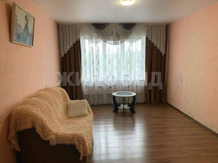 3-комн квартира Островского улица, д.77