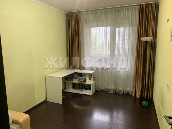 3-комн квартира Островского улица, д.77