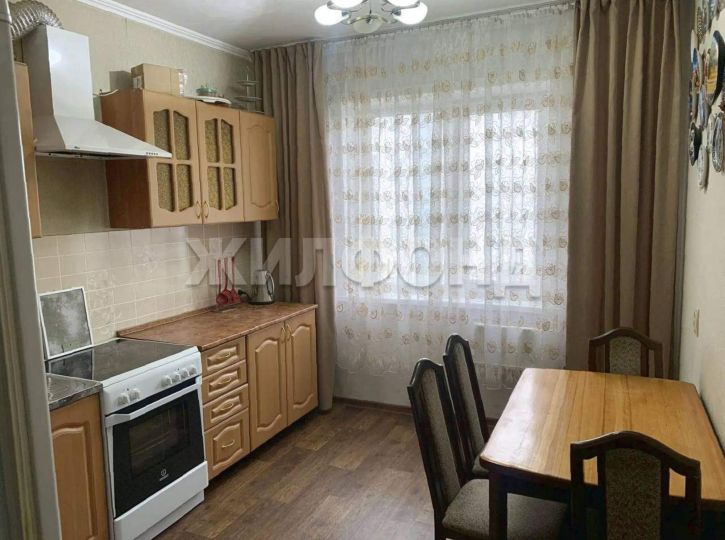 3-комн квартира Островского улица, д.77