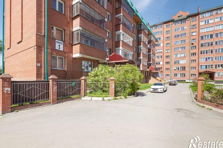 4-комн квартира ул Нахимова, 1,  д. 1