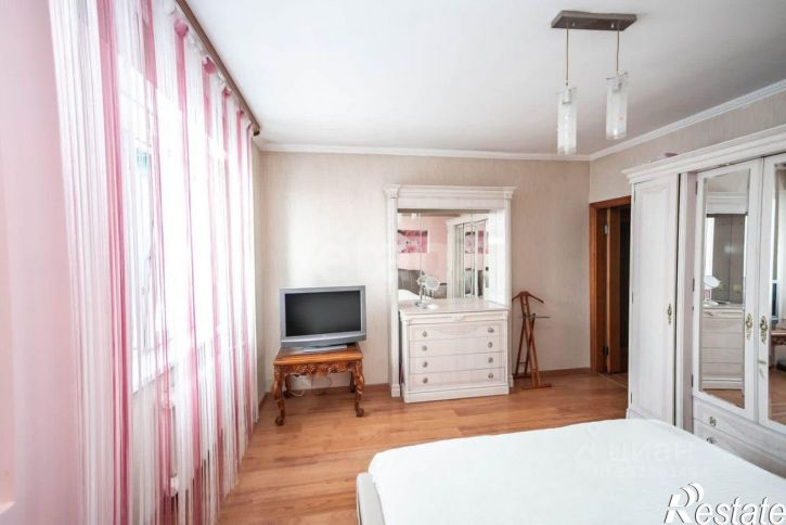 4-комн квартира ул Нахимова, 1,  д. 1