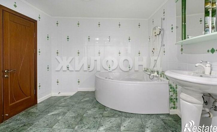 4-комн квартира ул Матросова, 50а,  д. 50а