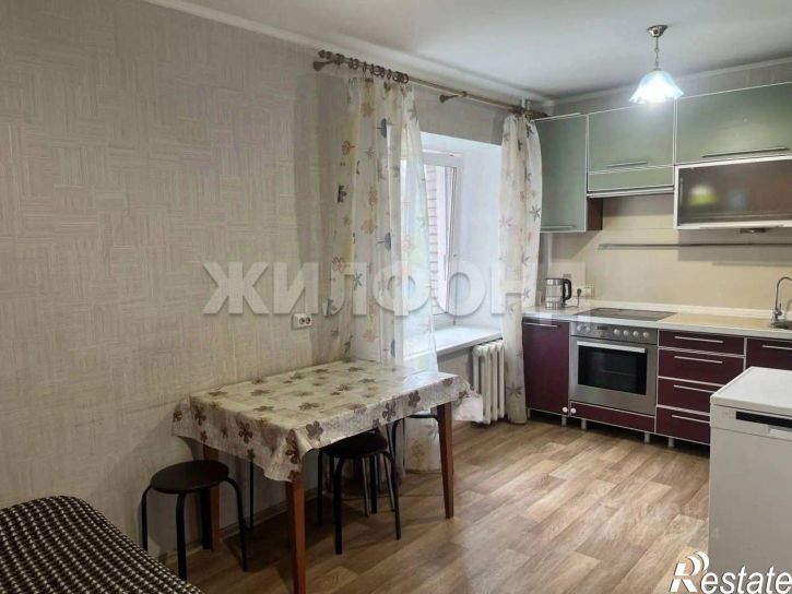 3-комн квартира ул Новосибирская, 4,  д. 4