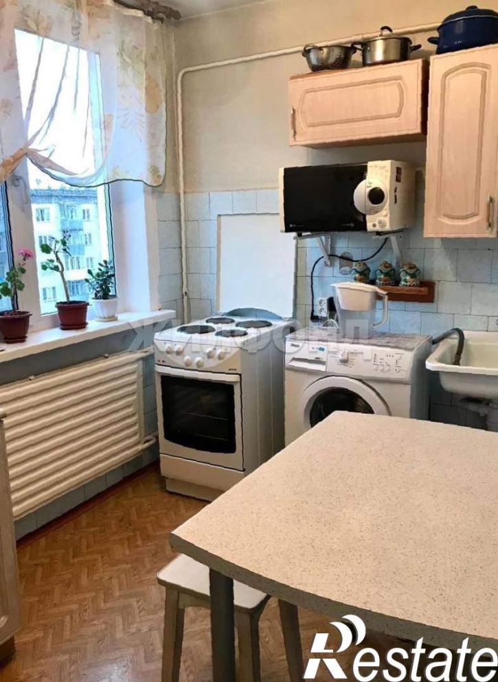 3-комн квартира Лунная улица, д.17